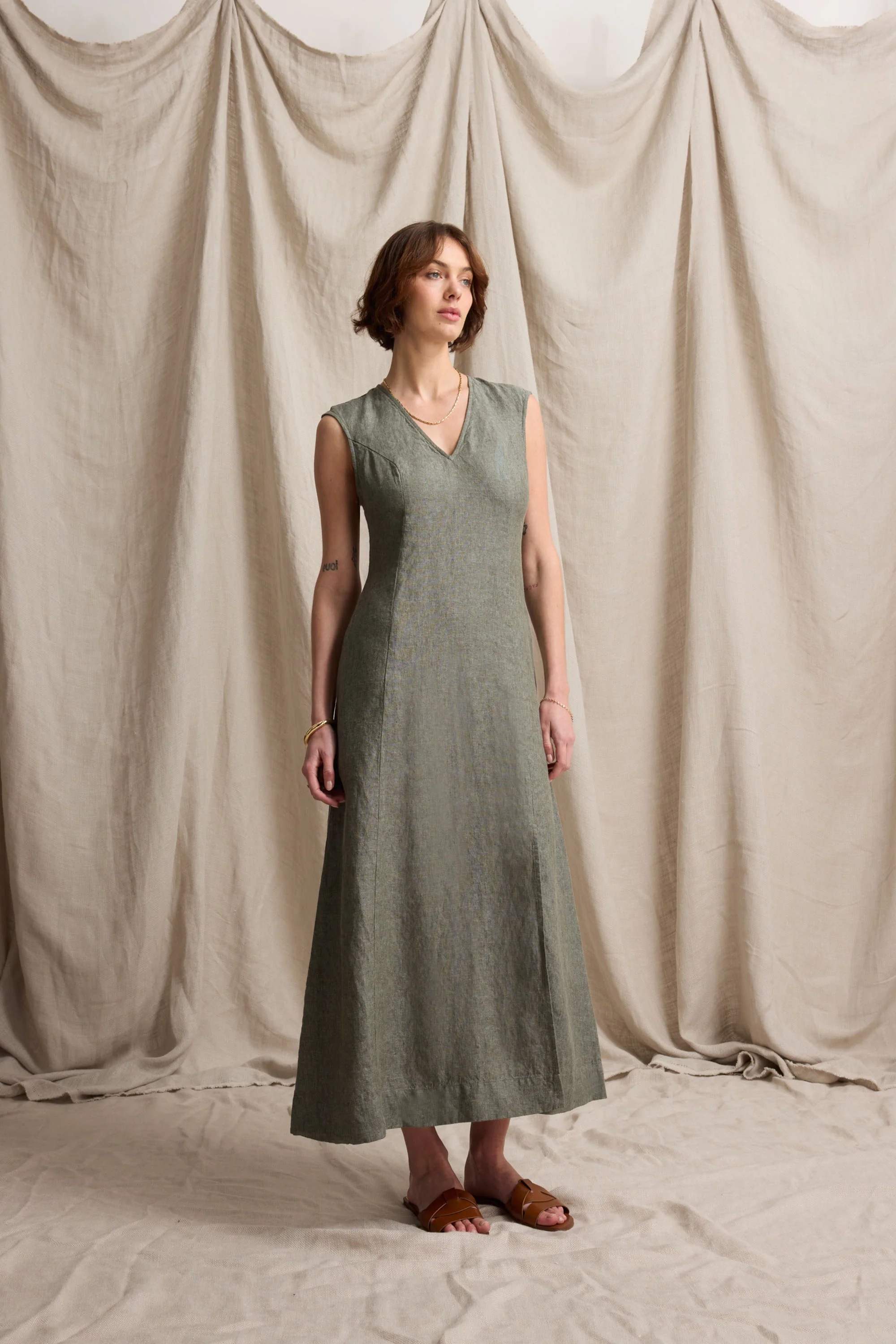Alice V Neck Linen Dress - Image 4