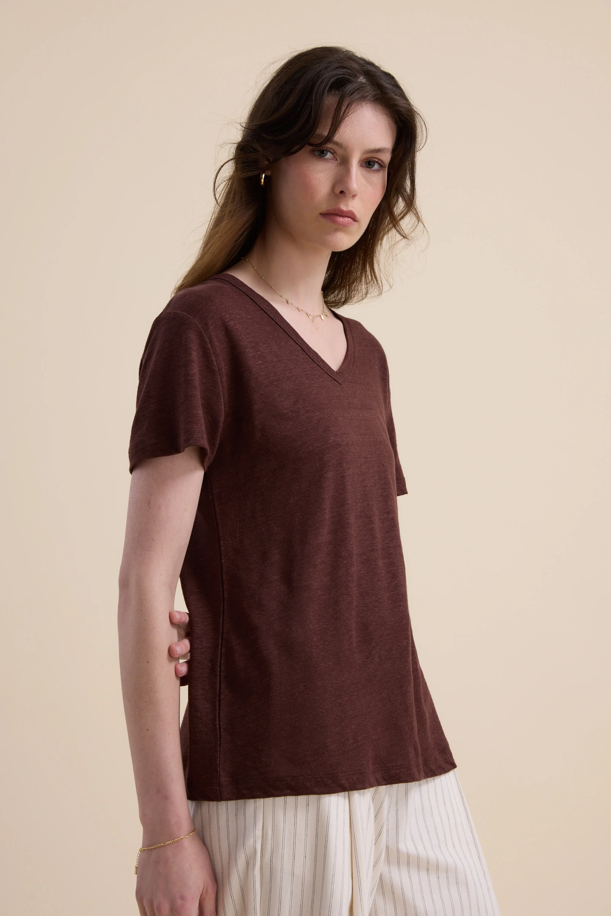 Elementary Linen V Neck Tee - Image 4