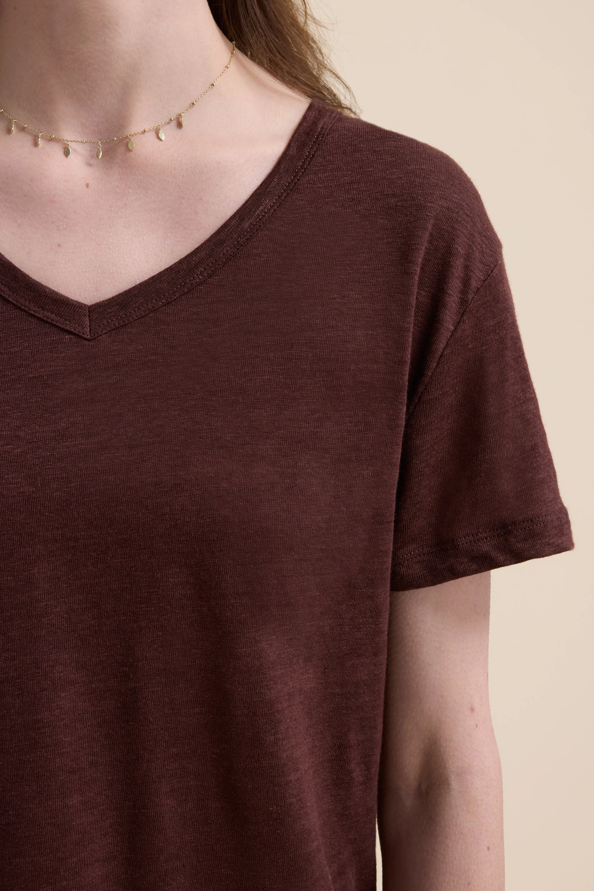 Elementary Linen V Neck Tee - Image 5