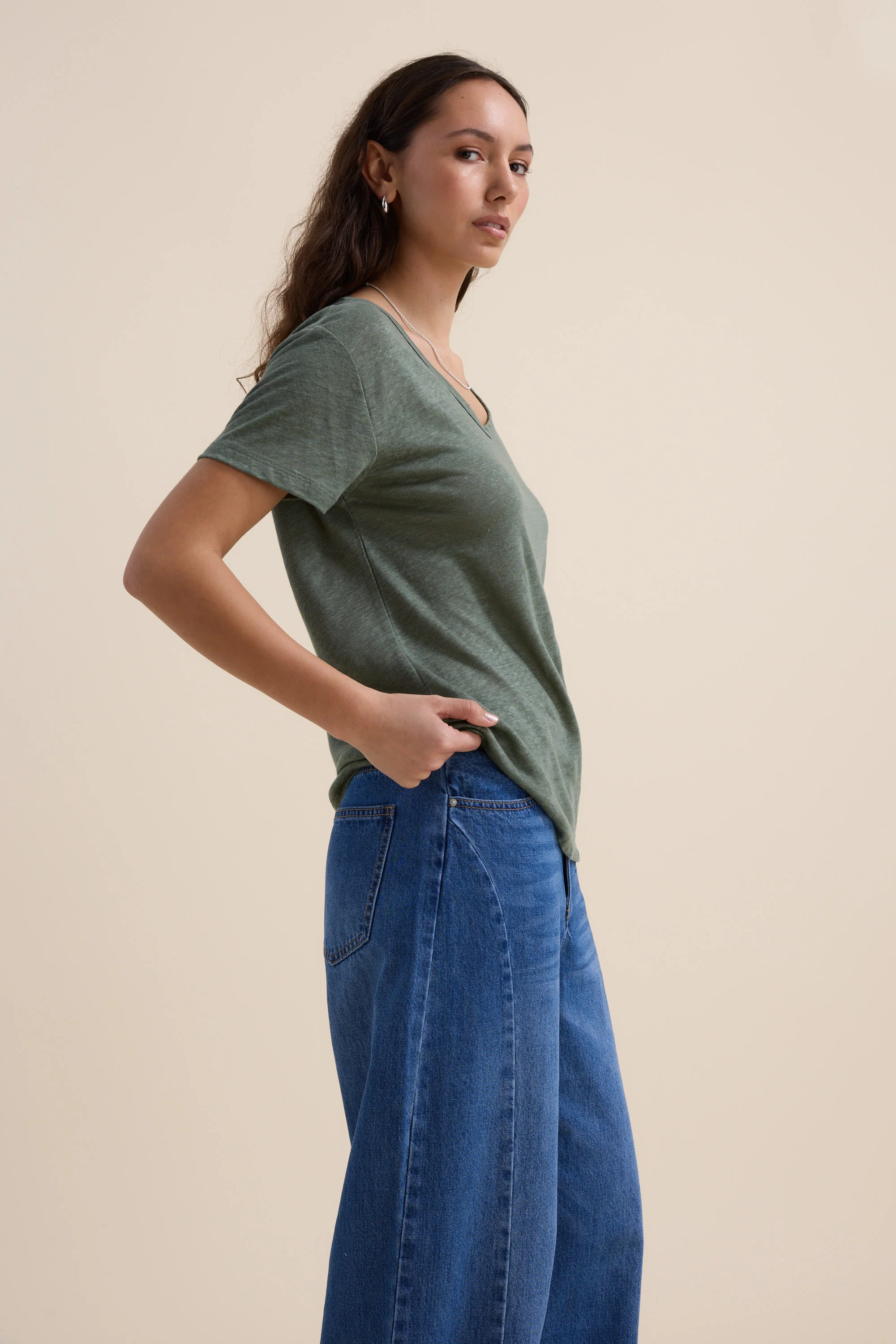 Elementary Linen V Neck Tee - Image 4