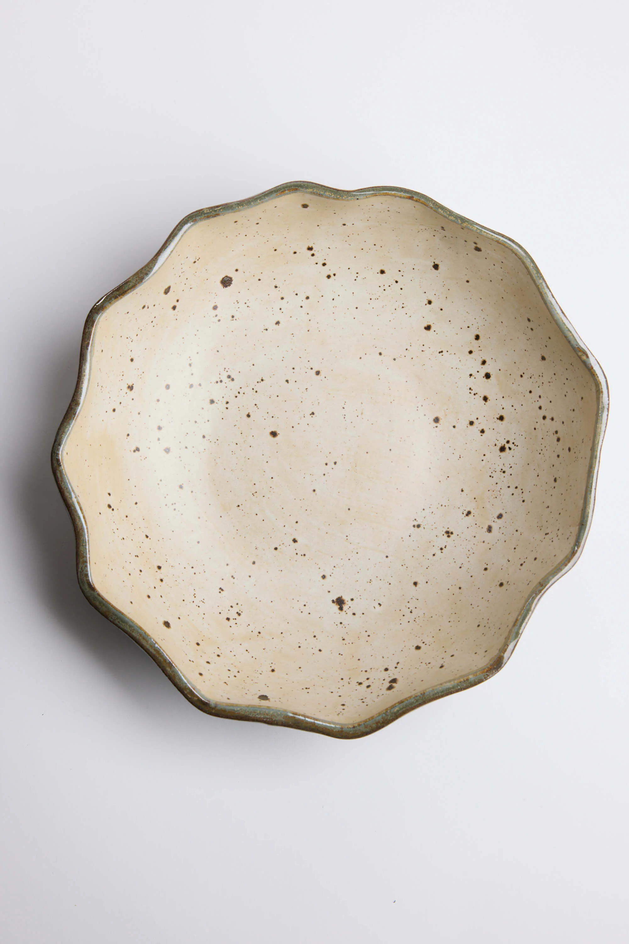 Magnolia Lane Ruffled Edge Salad Bowl - Image 4