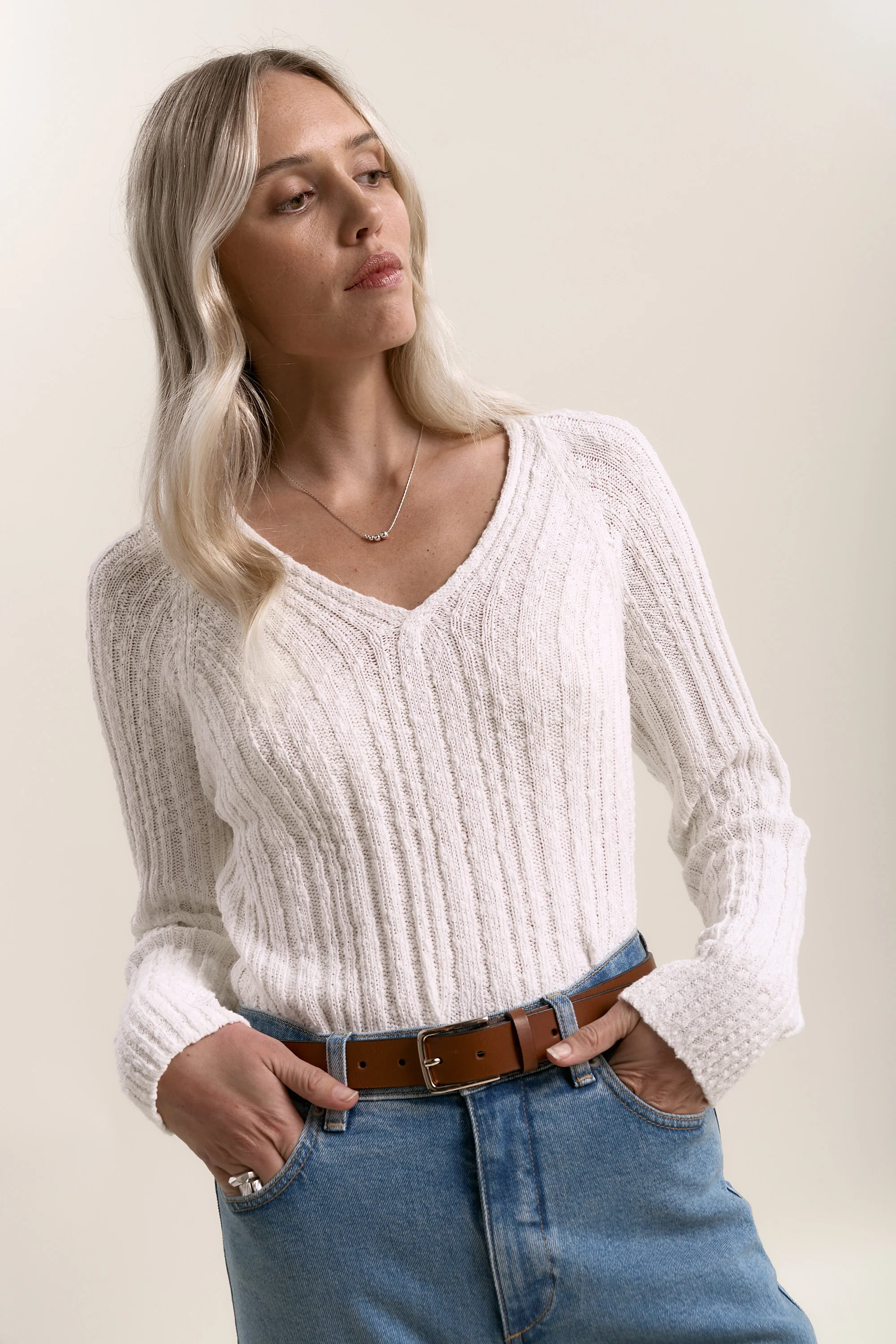 Rose Textured Knit V Top - Image 3