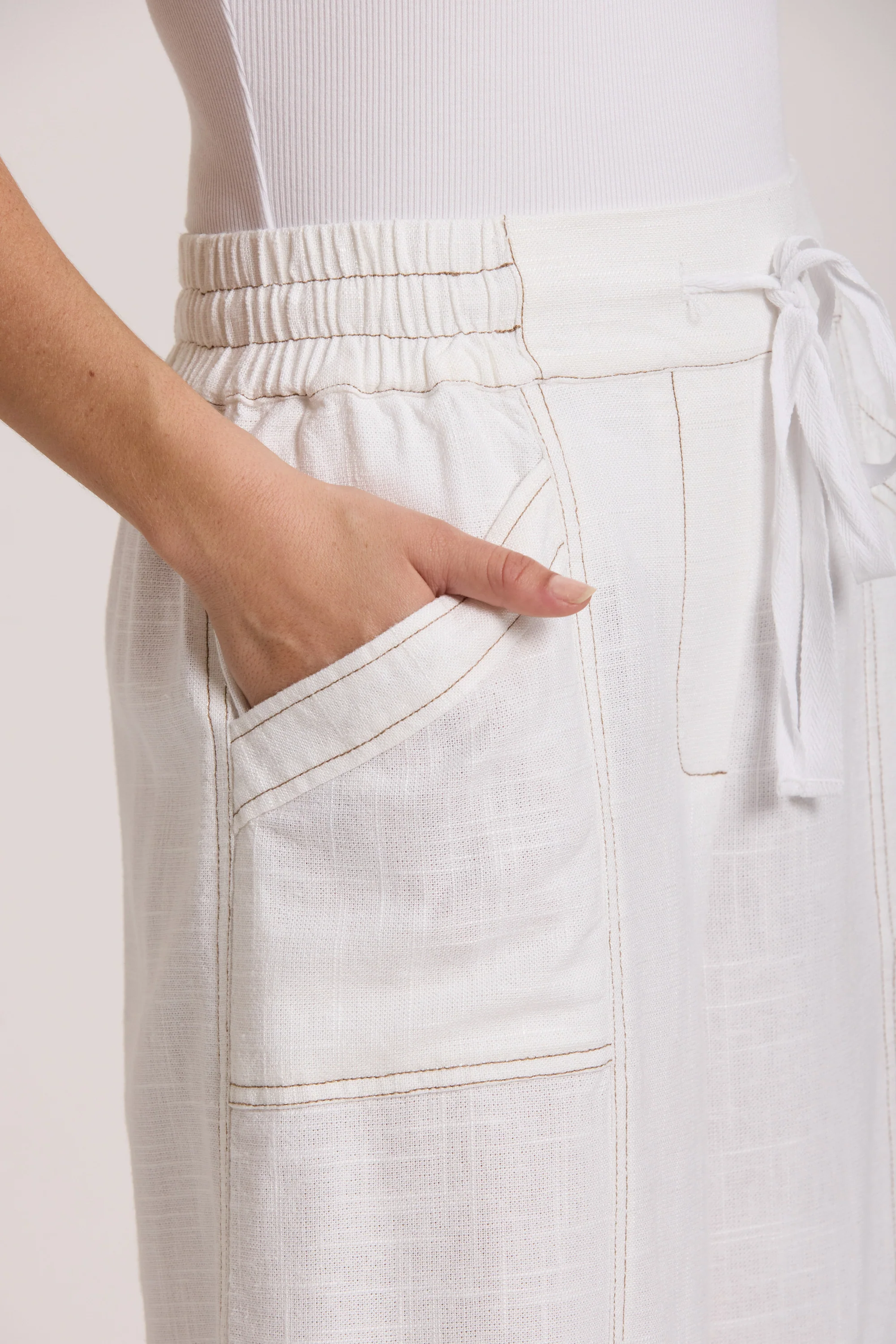 Sunrise Linen Crop Pant - Image 4