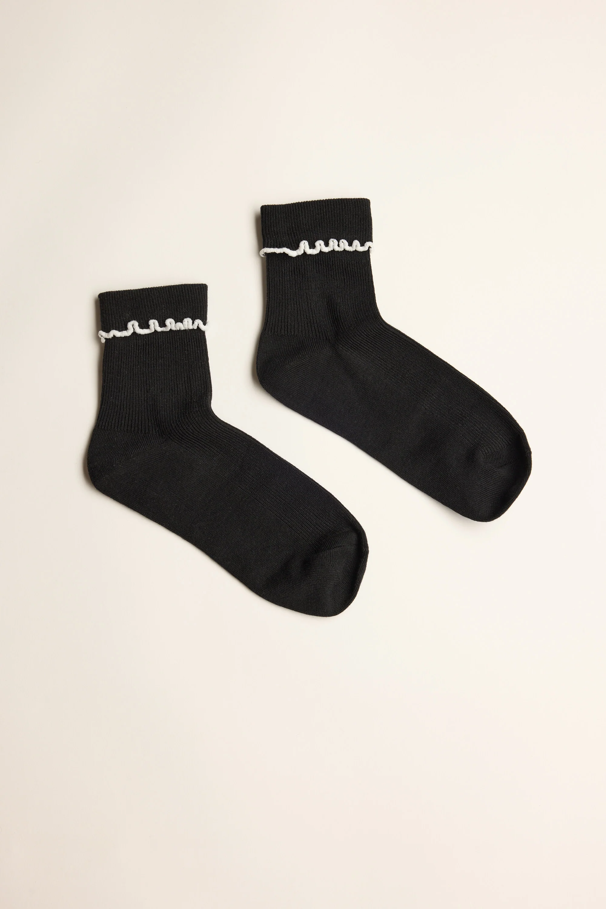 Tessa Ruffle Ankle Socks - Image 2
