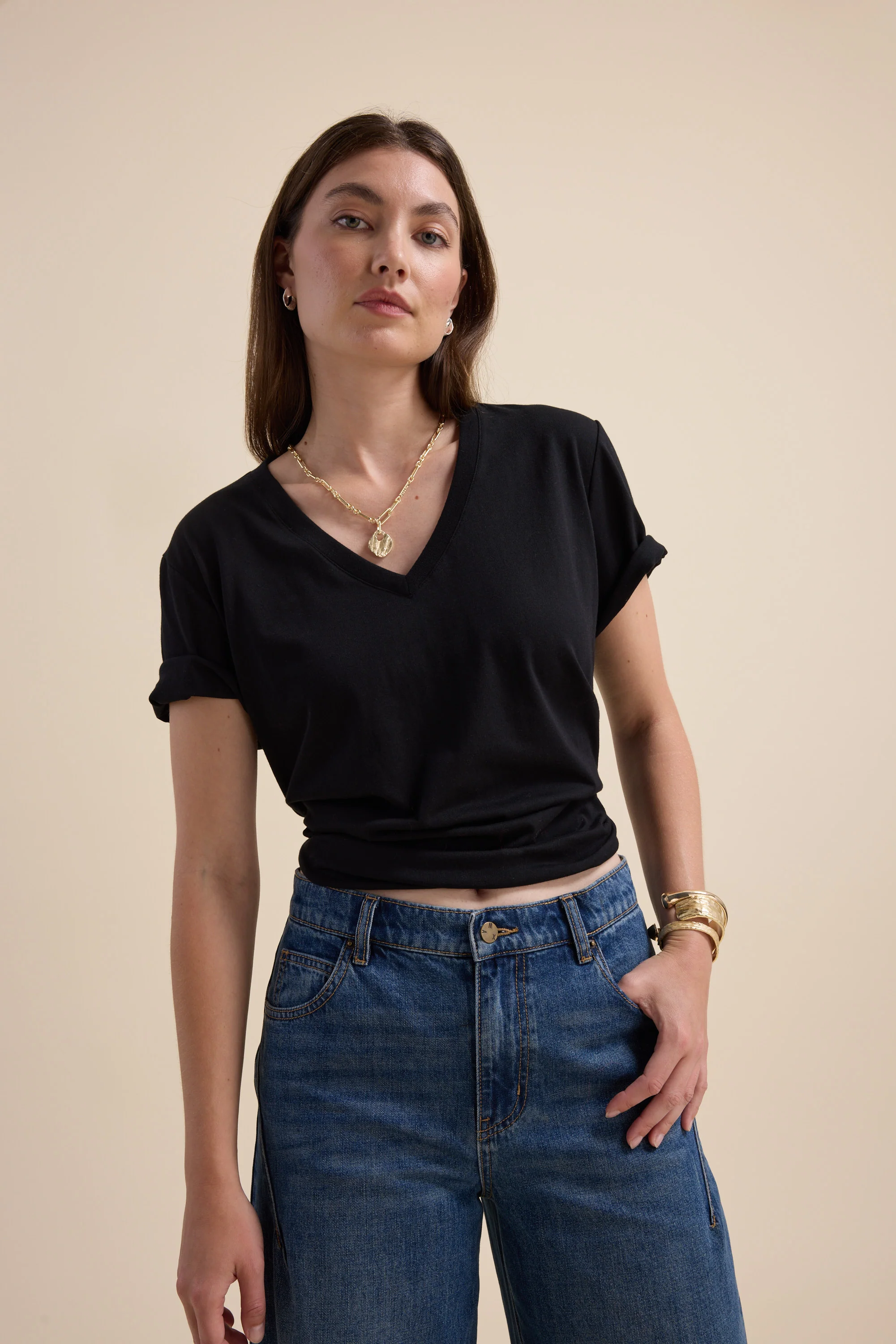 The Good Earth Cotton V Neck Tee - Image 5