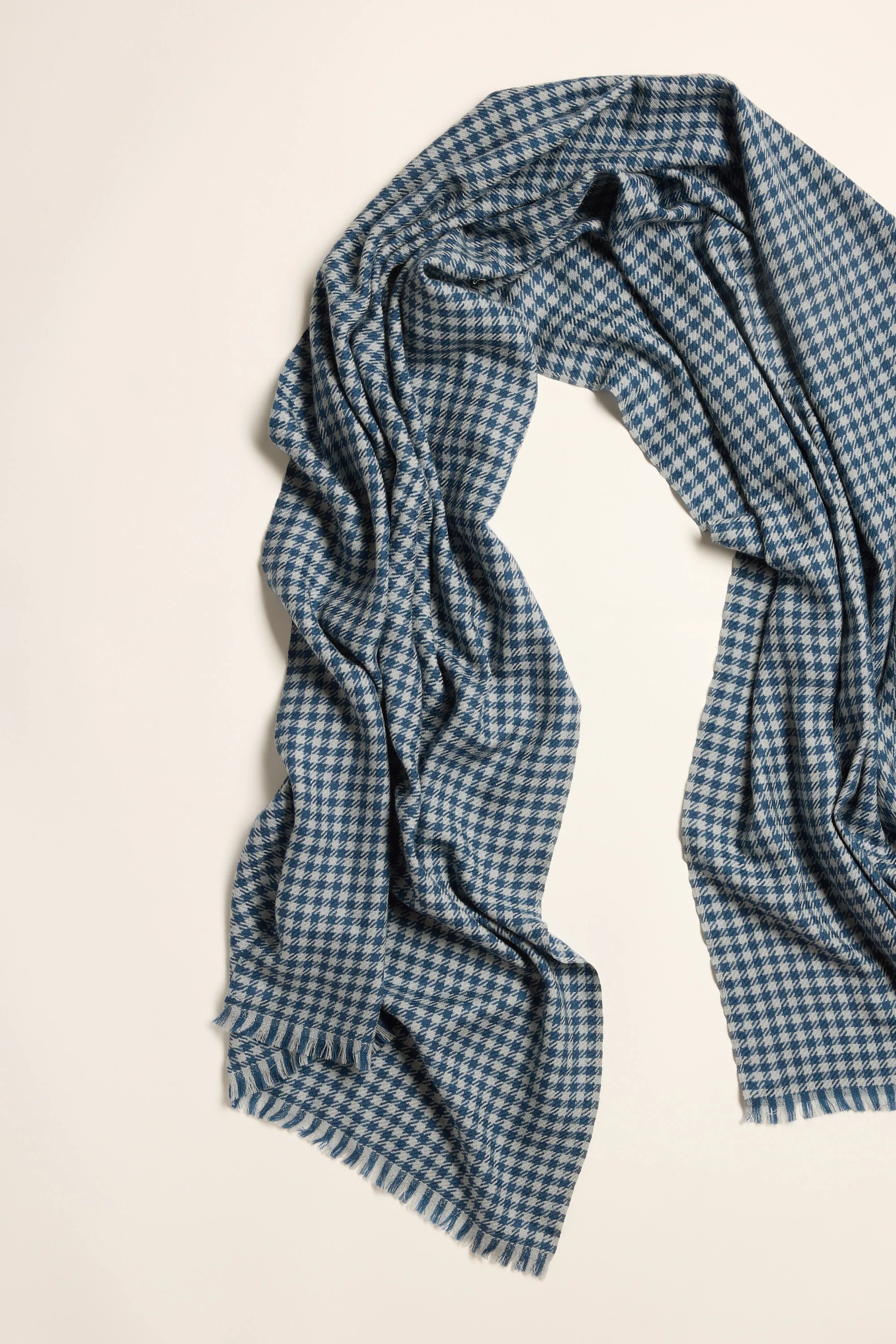The Lightweight Wool Scarf - Image 3