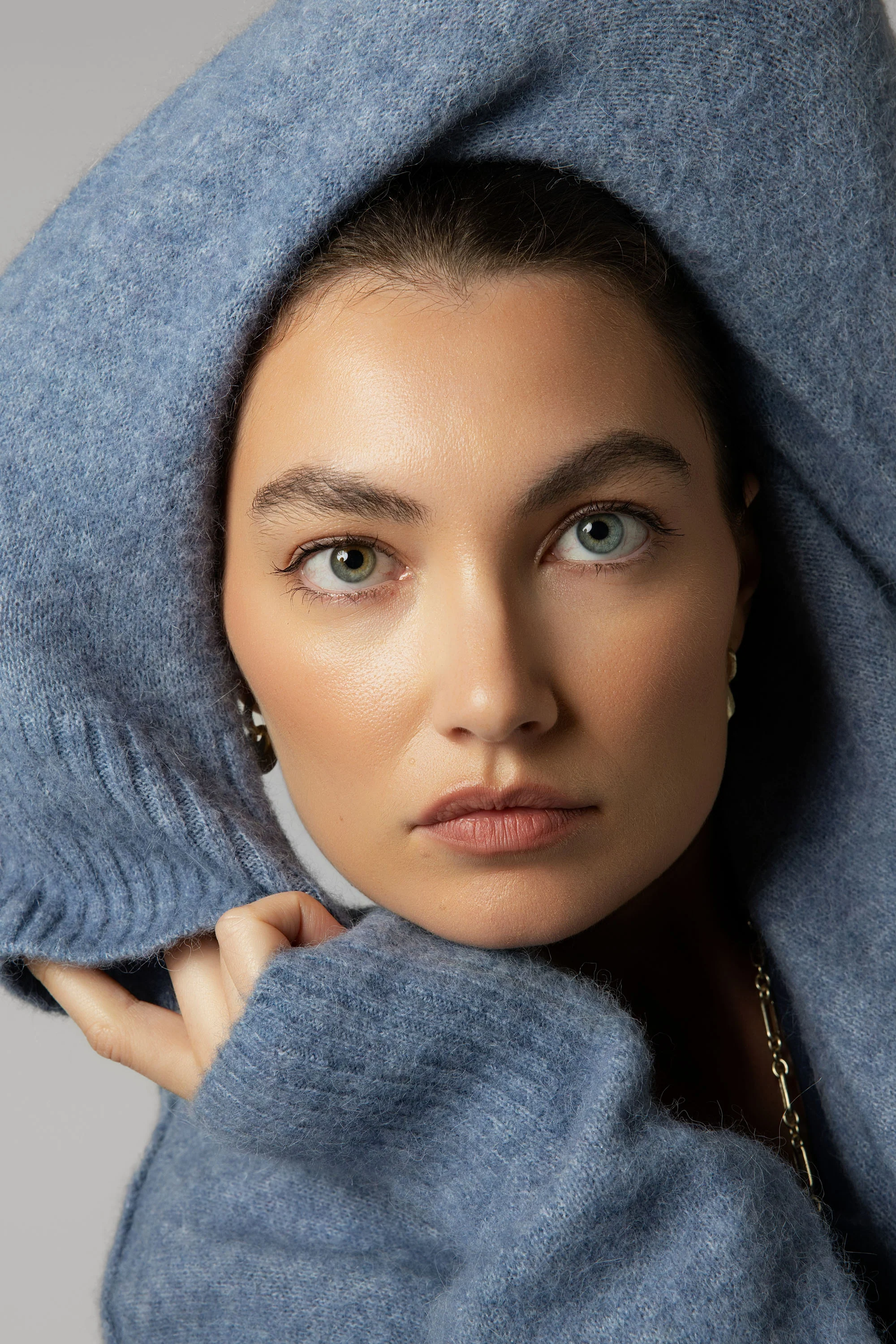 The Luxe Whisper Relaxed V Neck Sweater - Image 4